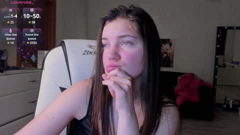 Snapshot of michelle_mir chatting on 12, 1, 2025 Michelle online show from 12, 1, 2025