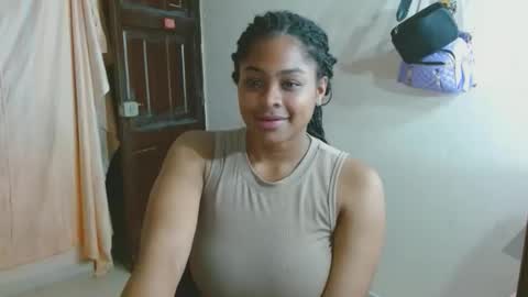 Snapshot of michellmoon32 chatting on 23, 9, 2025 michell online show from 23, 9, 2025