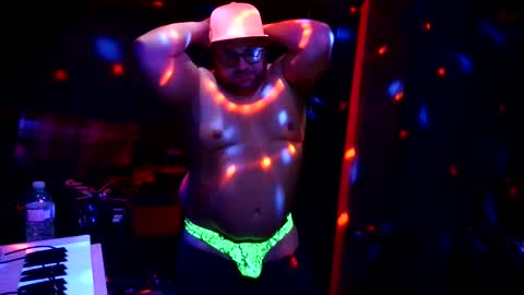 Snapshot of mickdollz chatting on 17, 11, 2025 mickdollz online show from 17, 11, 2025