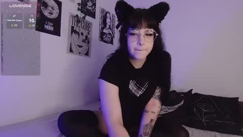 Snapshot of midnightkitten_ chatting on 28, 11, 2025 Nana online show from 28, 11, 2025