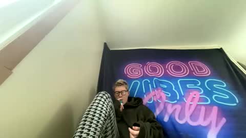 Snapshot of midnightmochi2 chatting on 30, 4, 2026 midnightmochi2 online show from 30, 4, 2026