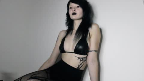 Snapshot of midnightsiren chatting on 16, 10, 2025 midnightsiren online show from 16, 10, 2025