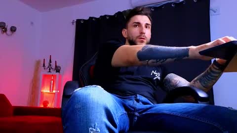 MightyAaron online show from 10, 9, 2025