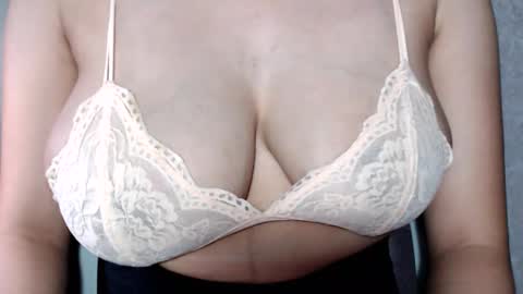 Hey Im Miho  online show from 3, 2, 2025