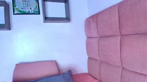 Mia  online show from 10, 9, 2025