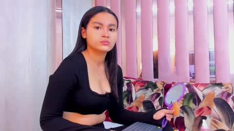 Mia  online show from 24, 9, 2025