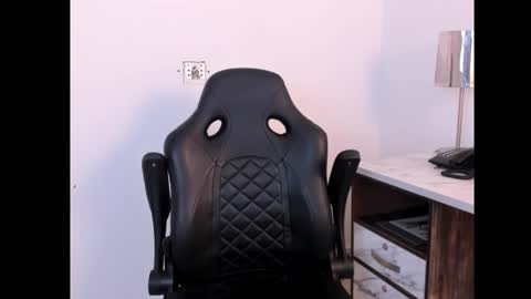 Mia  online show from 6, 10, 2025