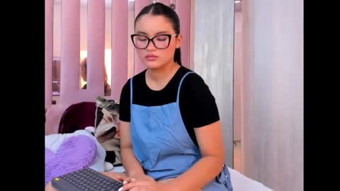 Mia  online show from 11, 10, 2025