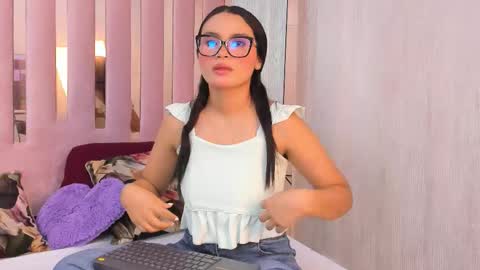 Mia  online show from 14, 10, 2025