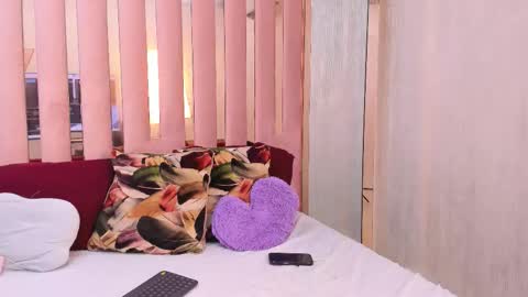 Mia  online show from 19, 10, 2025