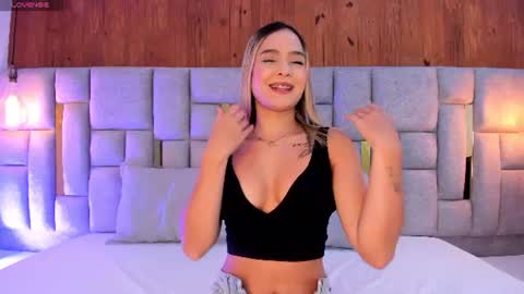 Snapshot of miia_reeves_ chatting on 22, 6, 2026 Mia online show from 22, 6, 2026