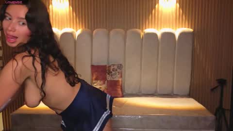 miiaa_evans1 online show from 19, 12, 2025