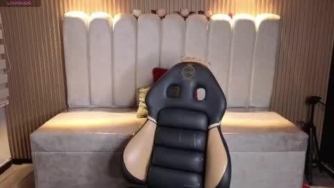miiaa_evans1 online show from 29, 4, 2026