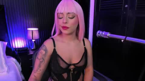 Mia Monroe online show from 9, 5, 2026
