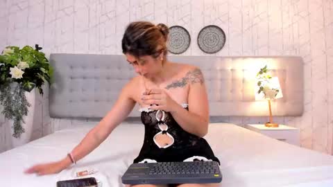 Mia Coopper online show from 18, 9, 2025