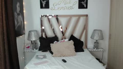 Snapshot of miiasensual_ chatting on 29, 1, 2025 Mia online show from 29, 1, 2025