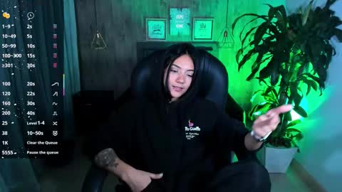 Snapshot of miichael_black chatting on 4, 12, 2025 Michael Black online show from 4, 12, 2025