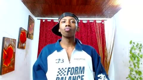 Snapshot of miilo18 chatting on 4, 7, 2026 milo online show from 4, 7, 2026