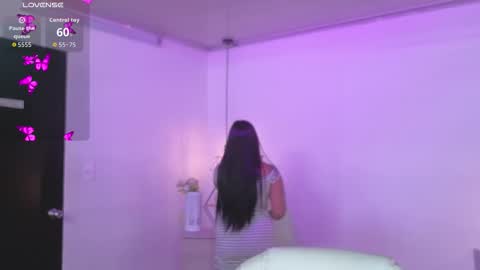 Snapshot of miiss_greyy chatting on 27, 10, 2025 miiss_greyy online show from 27, 10, 2025