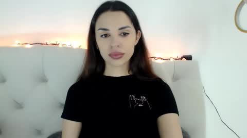 Snapshot of mika_gold7 chatting on 15, 12, 2025 Mika online show from 15, 12, 2025