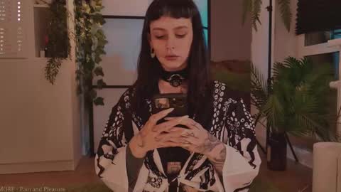 mika_moon_ online show from 8, 11, 2025