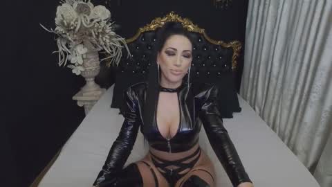 Mikaela online show from 6, 3, 2026