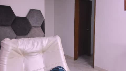 Snapshot of mikaelastonne chatting on 18, 4, 2026 Mikaela blondie bigass online show from 18, 4, 2026