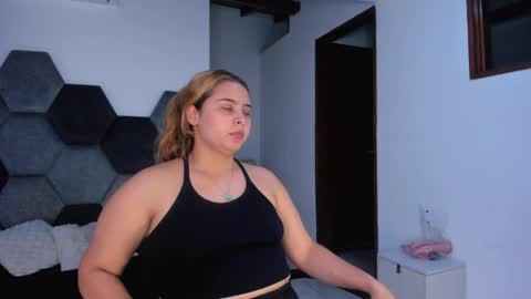 Snapshot of mikaelastonne chatting on 26, 4, 2026 Mikaela blondie bigass online show from 26, 4, 2026