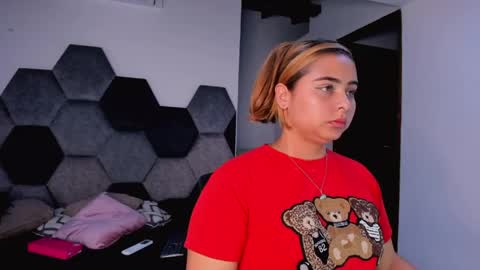 Snapshot of mikaelastonne chatting on 30, 4, 2026 Mikaela blondie bigass online show from 30, 4, 2026