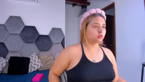 Snapshot of mikaelastonne chatting on 12, 5, 2026 Mikaela blondie bigass online show from 12, 5, 2026