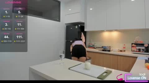 Snapshot of mikakimura chatting on 8, 1, 2025 Miko now i live in Vietnam online show from 8, 1, 2025