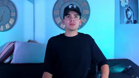 Mike 0233 online show from 5, 1, 2025