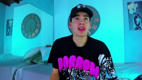 Mike 0233 online show from 23, 1, 2025