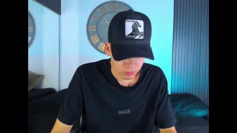 Mike 0233 online show from 29, 1, 2025