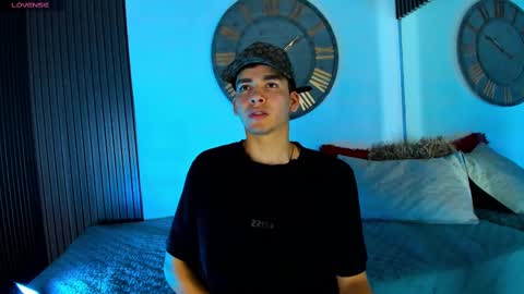 Mike 0233 online show from 22, 2, 2025