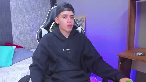 Mike 0233 online show from 6, 3, 2025