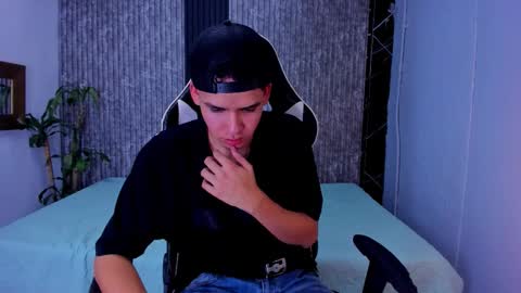 Mike 0233 online show from 10, 10, 2025