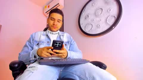 Snapshot of mike_256 chatting on 13, 1, 2026 Mike online show from 13, 1, 2026