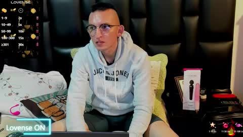 Snapshot of mike_bennet chatting on 8, 3, 2026 Mike Bennet Make me Cum Please online show from 8, 3, 2026