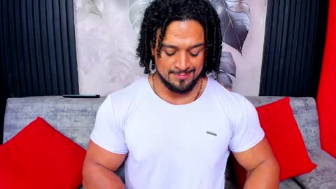 Snapshot of mike_estevess chatting on 5, 4, 2026 online show from 5, 4, 2026