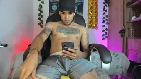 mikee_scooth online show from 1, 2, 2025