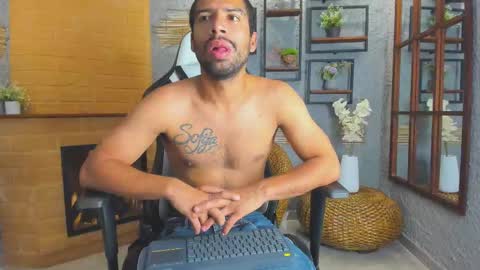 Snapshot of mikepark_ chatting on 18, 10, 2025 MIKE PARK  online show from 18, 10, 2025
