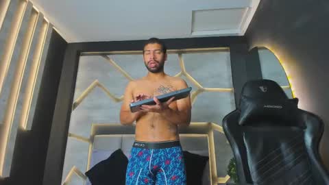 Snapshot of mikepark_ chatting on 20, 10, 2025 MIKE PARK  online show from 20, 10, 2025