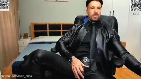 Snapshot of mikestrip chatting on 16, 6, 2026 Mike online show from 16, 6, 2026