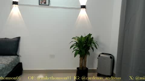 Snapshot of mikethomson01 chatting on 12, 4, 2026 Mike online show from 12, 4, 2026