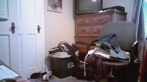 Snapshot of mikewulds chatting on 22, 11, 2025 Mike online show from 22, 11, 2025