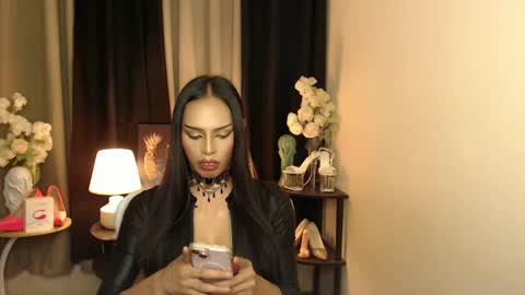 Mistress MikeyAlawi online show from 14, 1, 2025