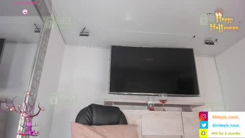 Mikeyla  online show from 10, 10, 2025