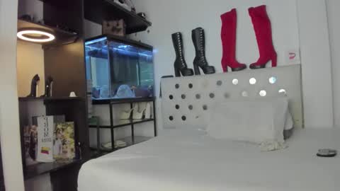 Mikeylla Cour online show from 18, 3, 2026