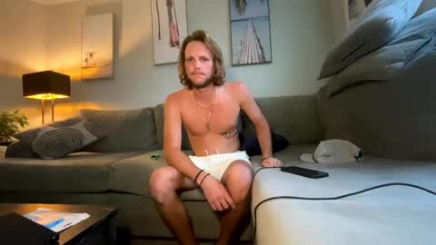 Snapshot of mikeywhite123 chatting on 28, 9, 2025 mikeywhite123 online show from 28, 9, 2025